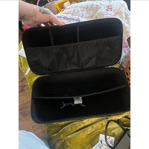 Shark Flexstyle with attachments and a carrying case - Picture 6 of 7